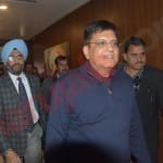 जम्मू-कश्मीर में माता वैष्णो देवी के दर्शन के लिए पहुंचे रेल मंत्री पियूष गोयल