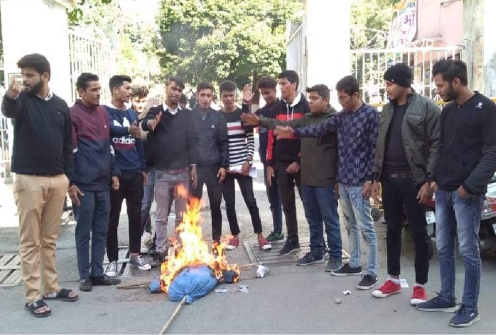 jamia university Protest: Nsui And Sfi Protest in dehradun