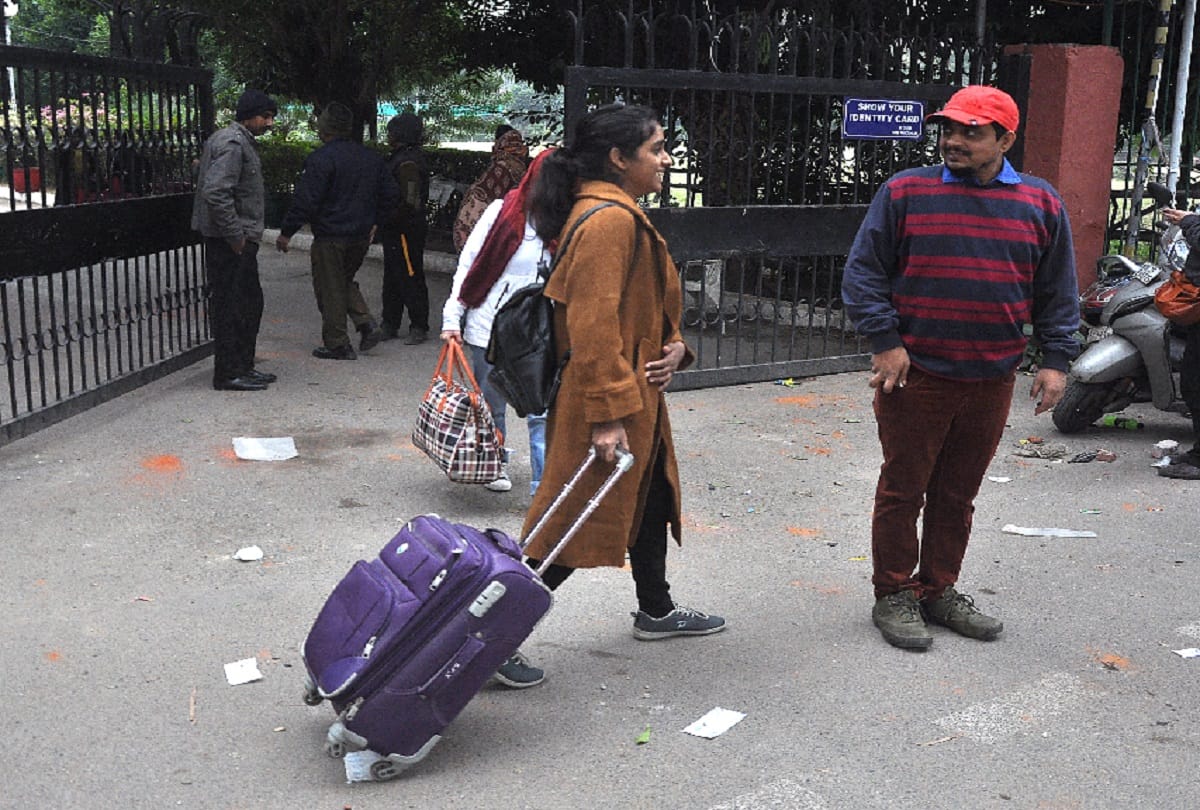 Most female students flee after jamia millia islamia violence 