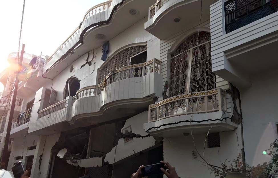 kannauj mein visphot se uda makaan, ek kee maut, saat ghaayal