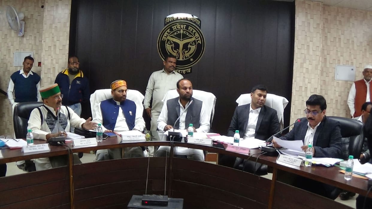 Uproar in District Panchayat meeting, resolution passed