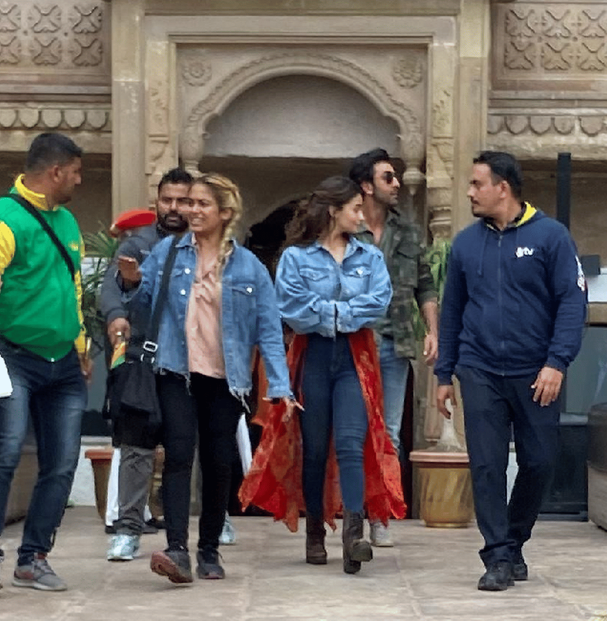 Ranbir kapoor alia bhatt in varanasi for brahmastra film shooting rajghat chetsingh fort