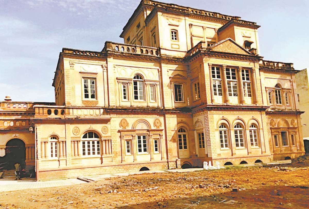 know about the historical buildings of lucknow