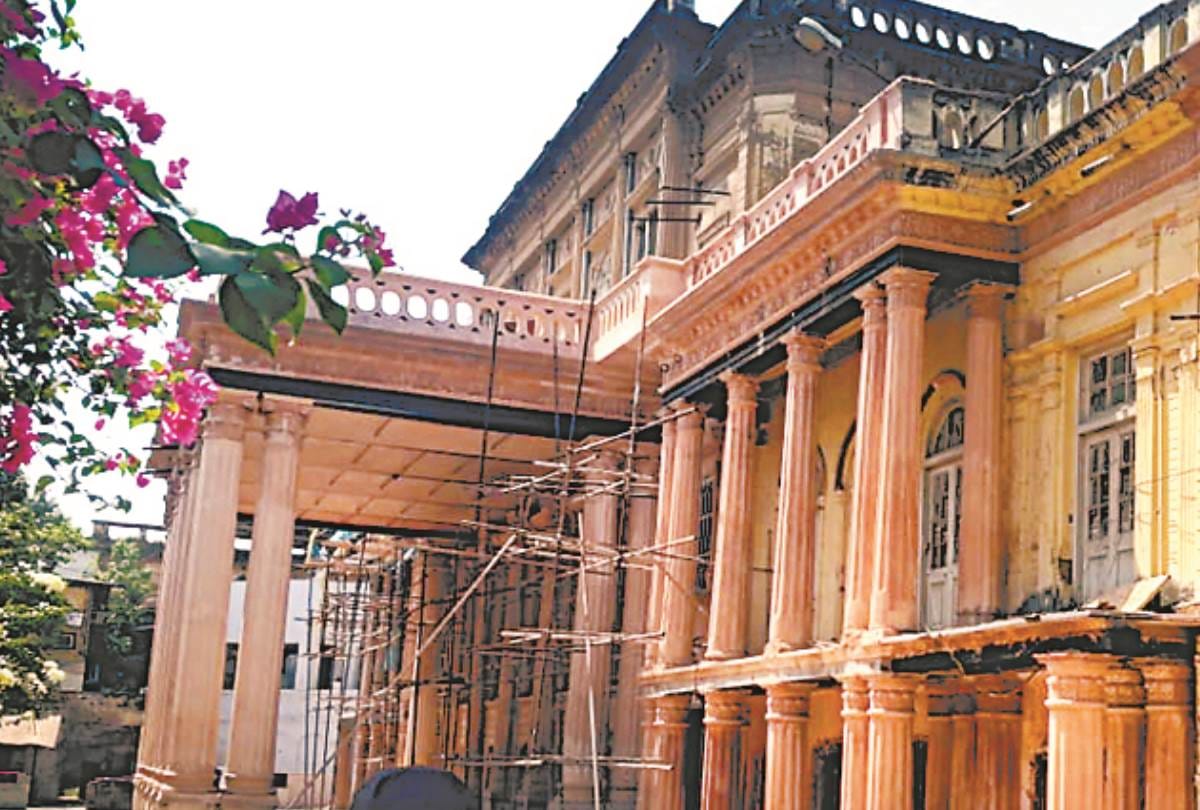know about the historical buildings of lucknow