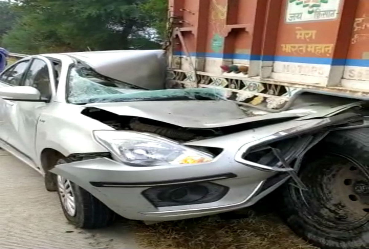 car collided with truck on Yamuna Expressway in mathura