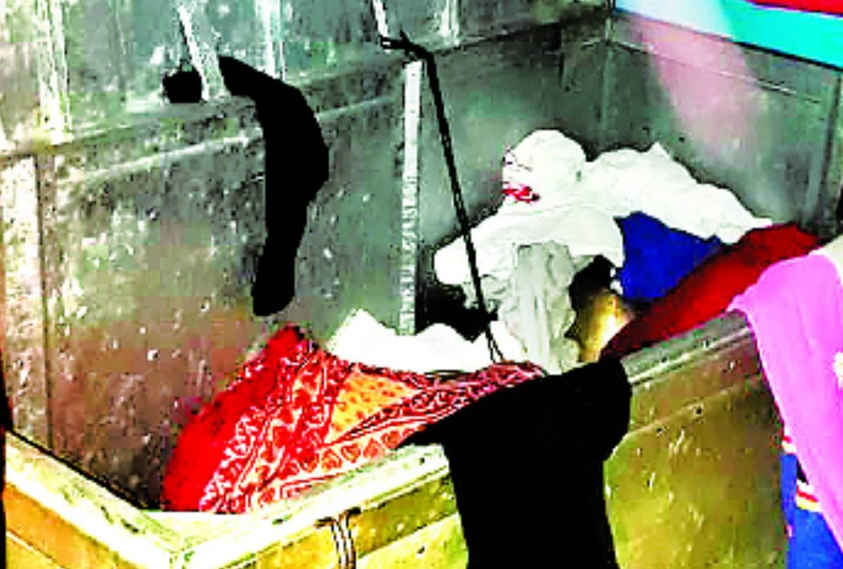 thieves stolen cash and jewellery from house in lucknow