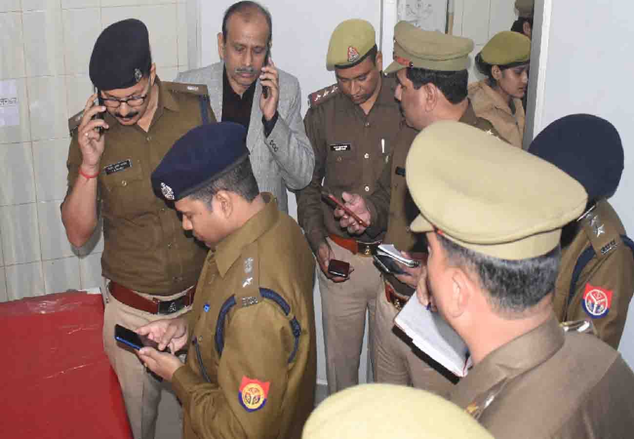 misdeed victim sets herself on fire in SP office in unnao