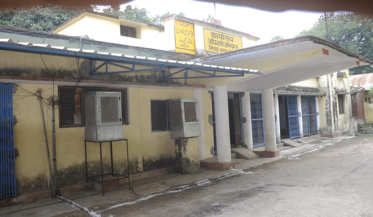 Pratapgarh: Officers-employees mobilized for arrest of contractor