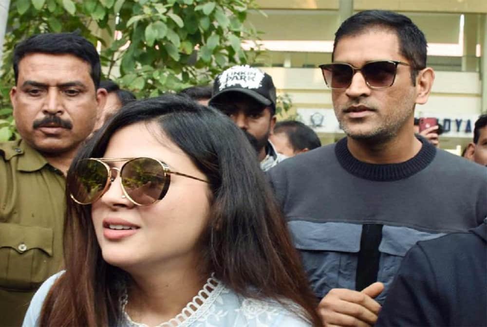 MS Dhoni retired Sakshi Dhoni writes emotional tribute said you must have held those tears to say goodbye