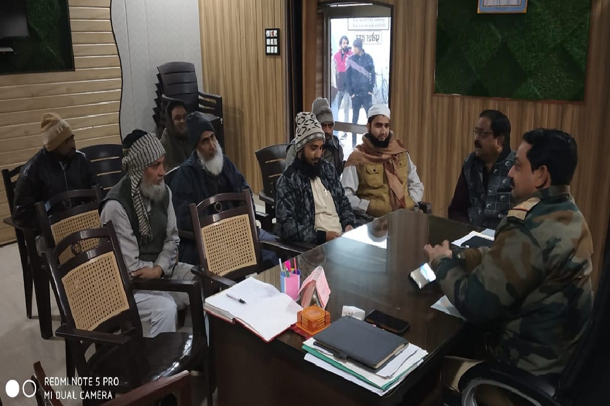 Police officers have meeting with Maulanas in Muzaffarnagar of Uttar Pradesh