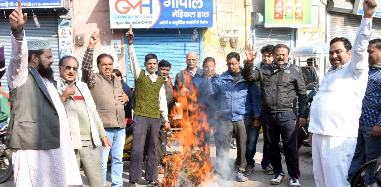 protest of business mans in chandausi sambhal