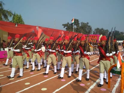 passing out parede at police line gorakhpur, 261 recurit become part of police