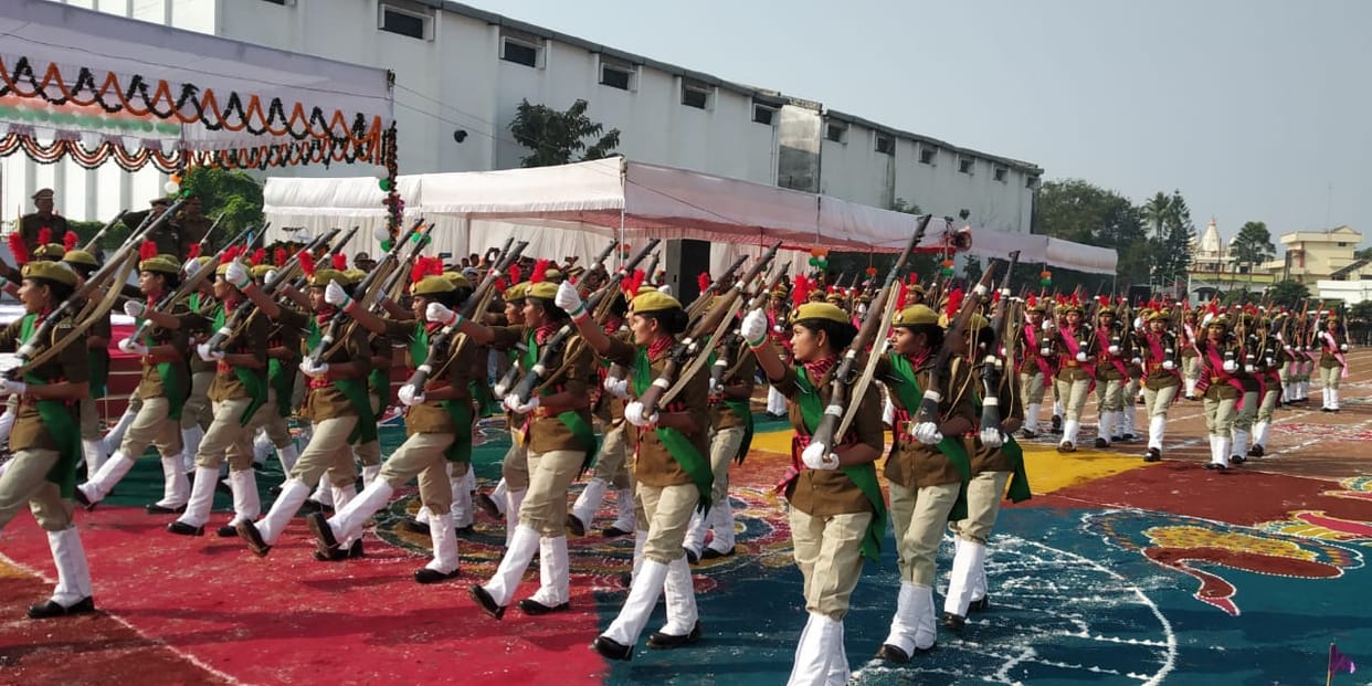 police passing out parade at gorakhpur on vijay diwas