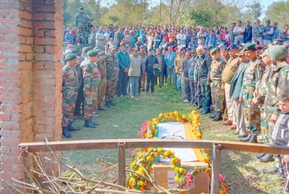 Daughter Lights Army Subedar Pyre in Kangra Himachal Pradesh