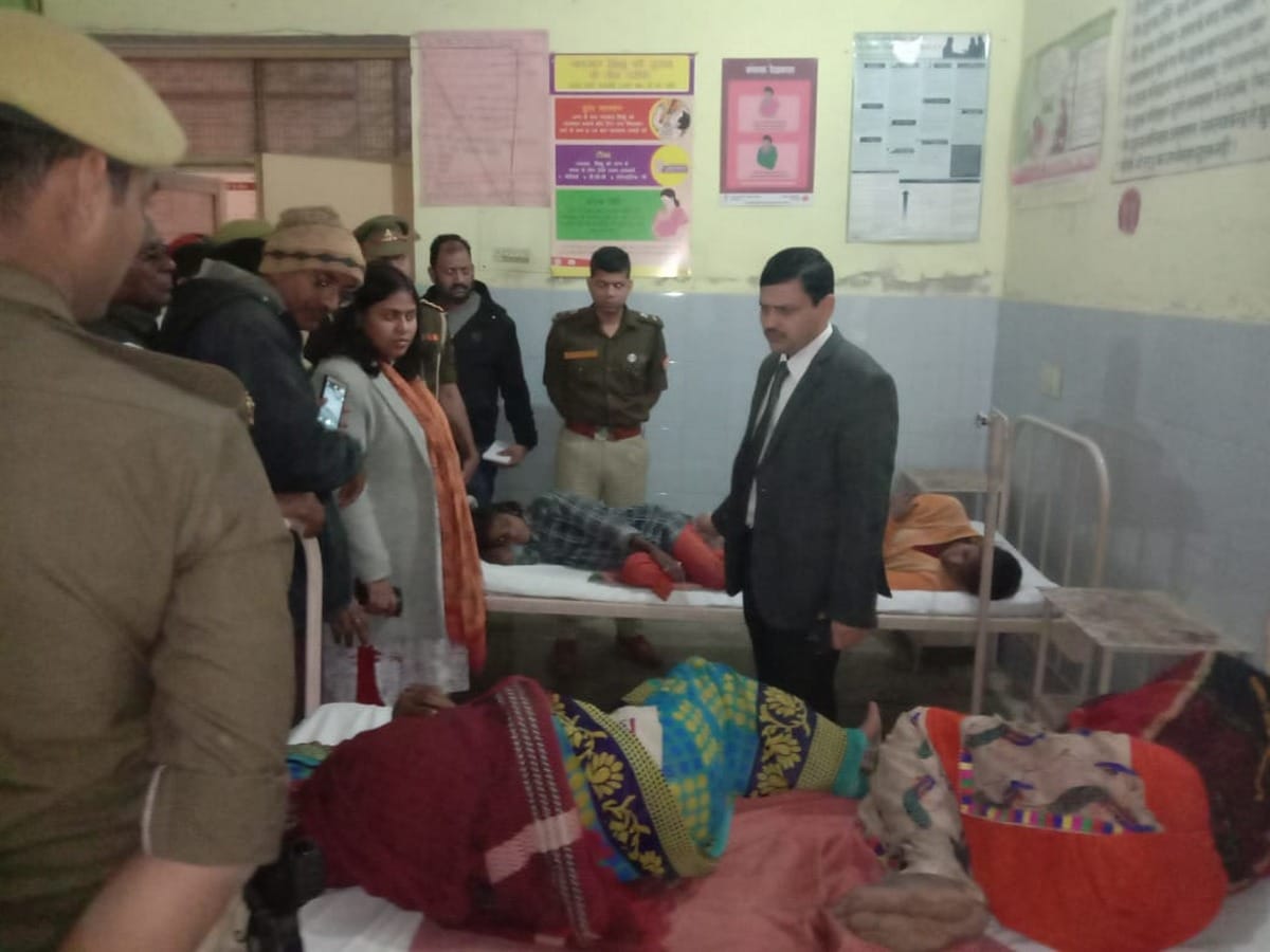 Pickup vehicle overturned many died in khaira mirzapur varanasi