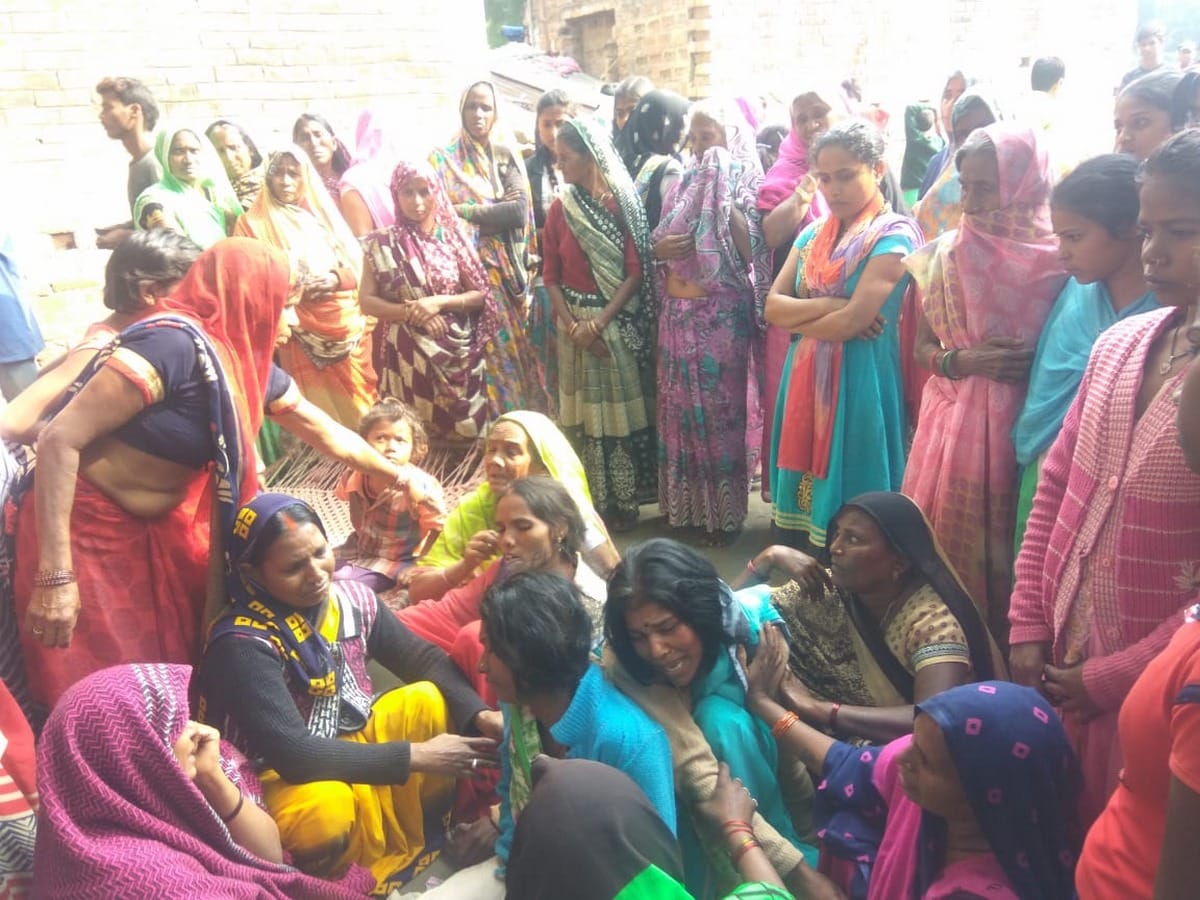 Pickup vehicle overturned many died in khaira mirzapur varanasi