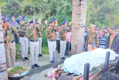 Daughter Lights Army Subedar Pyre in Kangra Himachal Pradesh