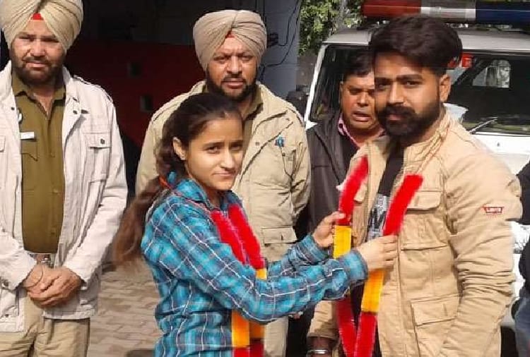 Lover couple wedding at police station in Punjab's Sangrur