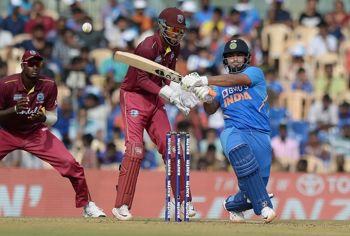 Virat Kohli cheers for Rishabh Pant during quickfire 16-ball 39 in 2nd ODI against west indies