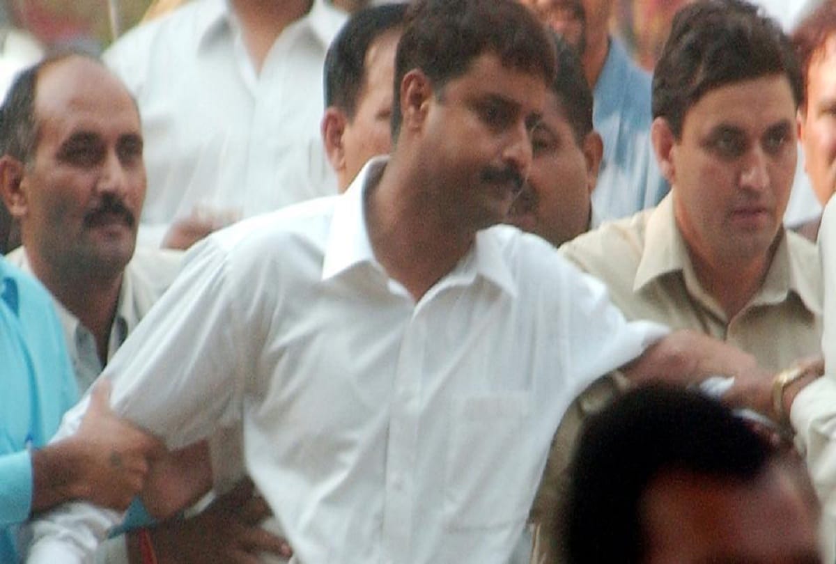 Priyadarshini Mattoo case culprit Santosh Singh still imprisoned but out on payroll