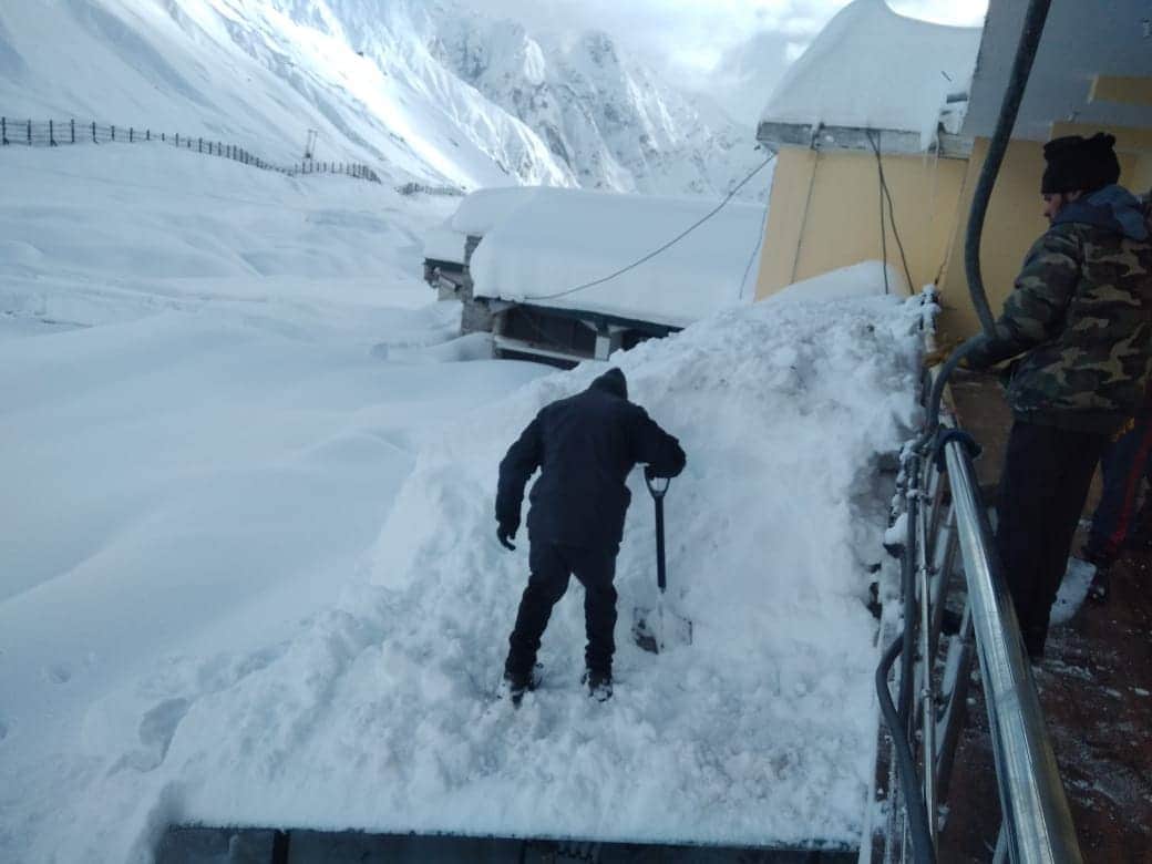 kedarnath and badrinath dham snowfall exclusive pictures