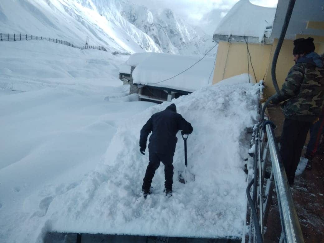kedarnath and badrinath dham snowfall exclusive pictures
