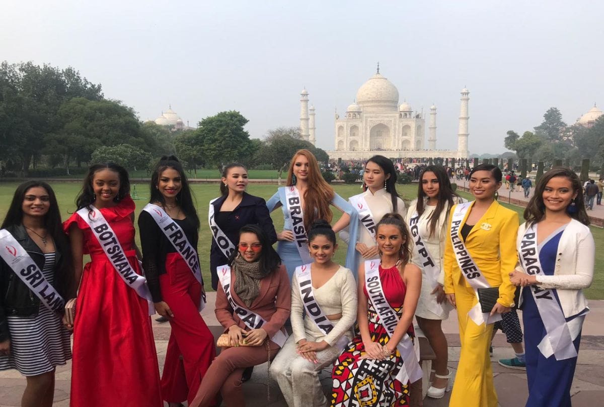Miss Teen International models visits Taj Mahal