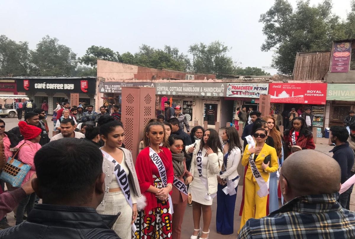 Miss Teen International models visits Taj Mahal
