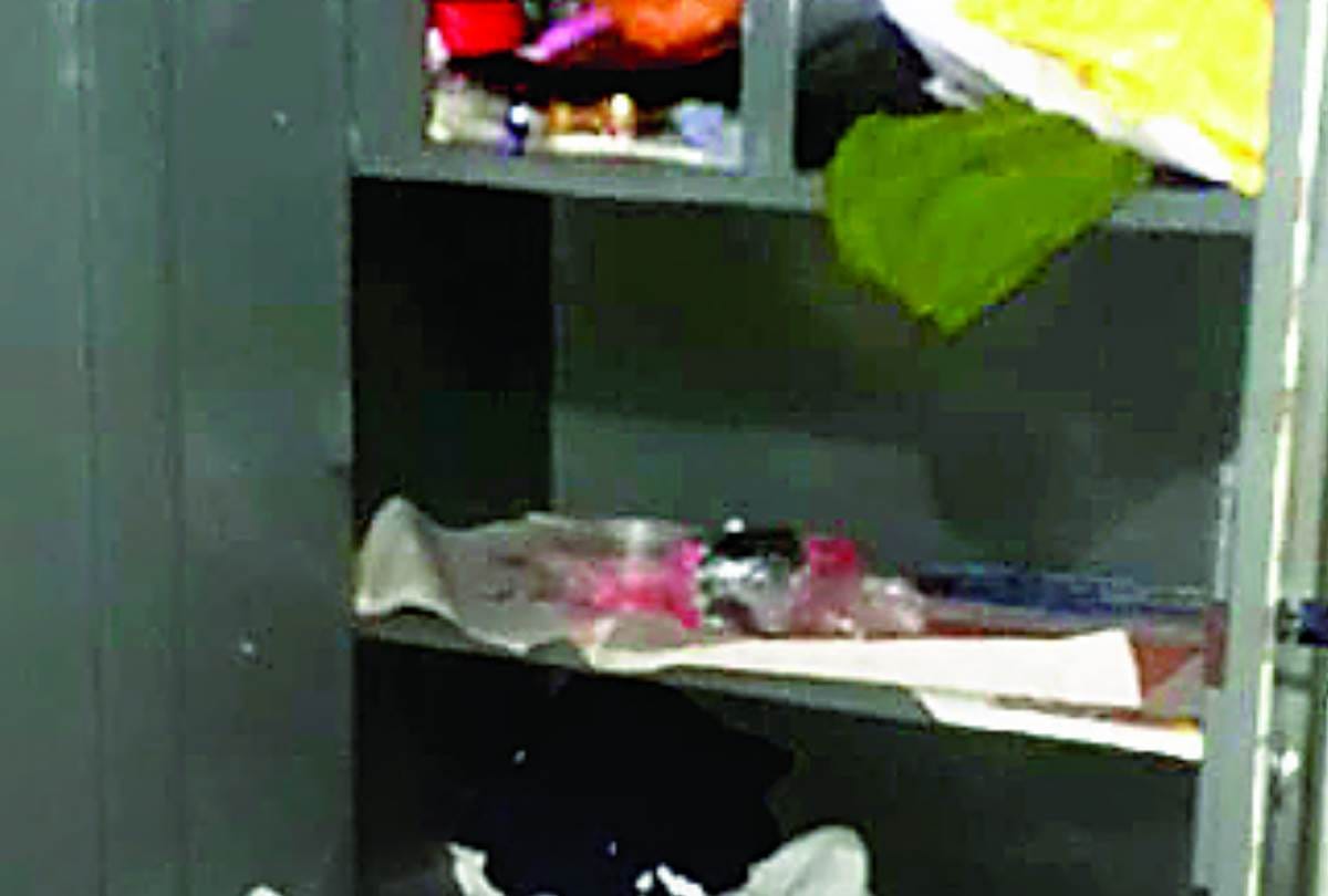 thieves stolen cash and jewellery from house in lucknow