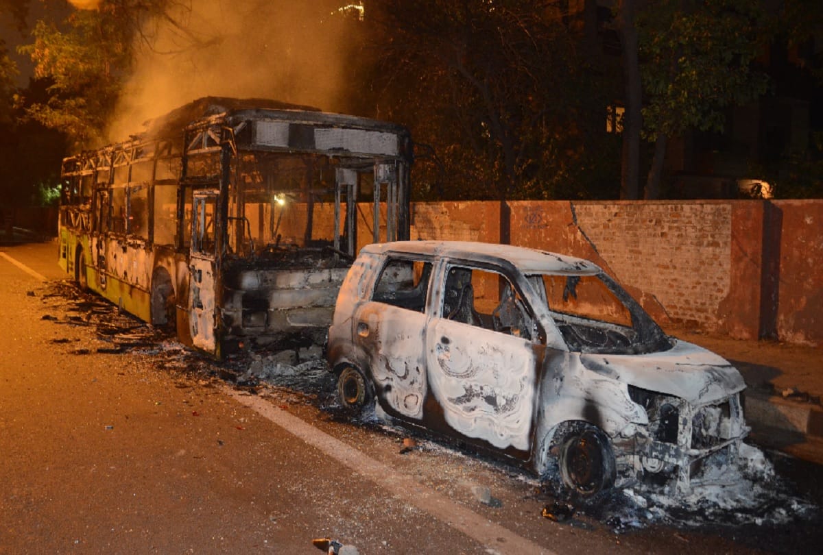 violence in delhi robbery in buses with sabotage jamia millia islamia