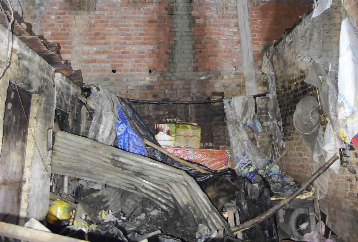 wall of third floor collapsed, a boy died and his mother injured in lucknow