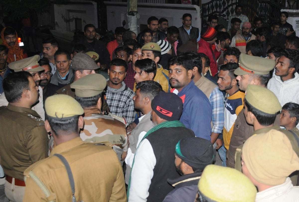 wall of third floor collapsed, a boy died and his mother injured in lucknow