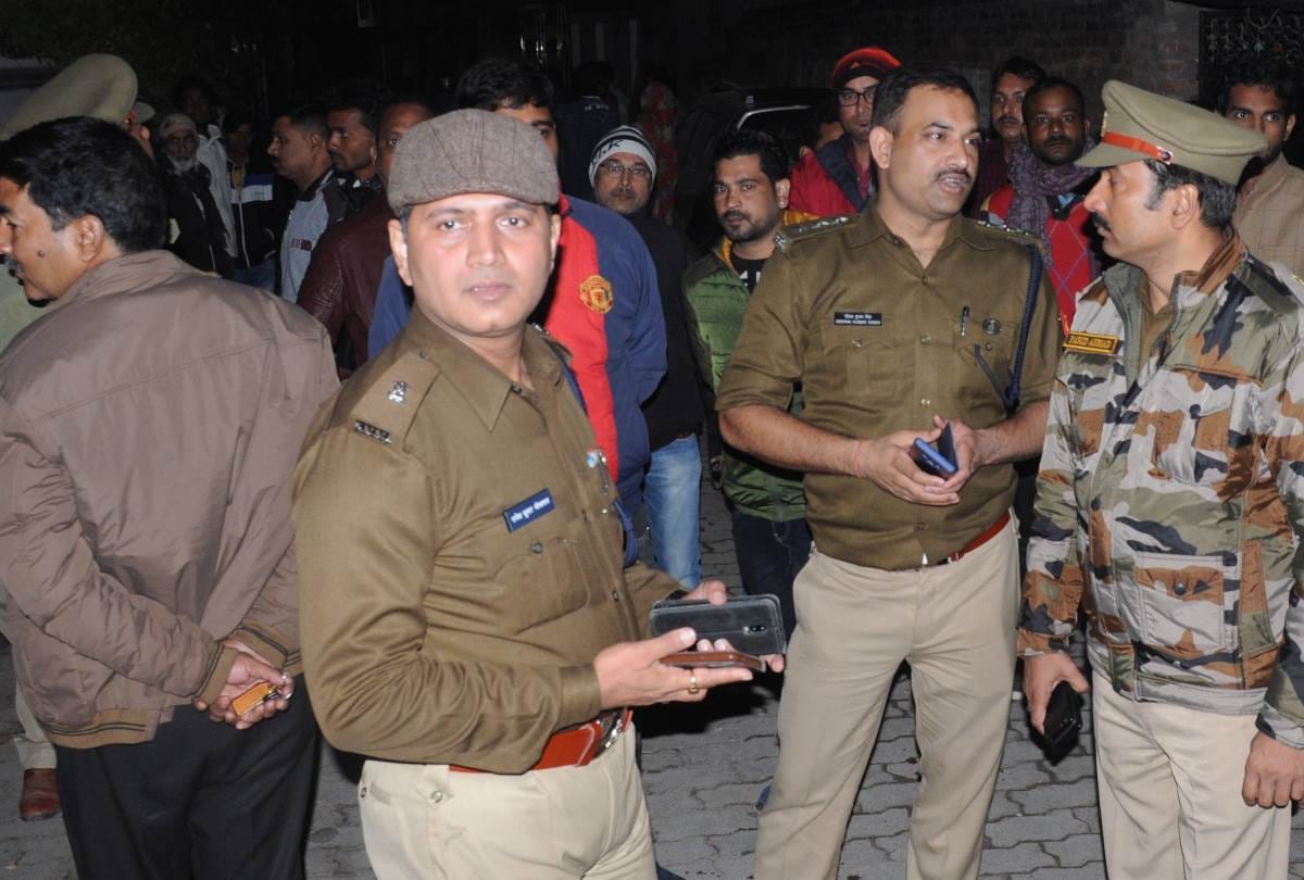 wall of third floor collapsed, a boy died and his mother injured in lucknow