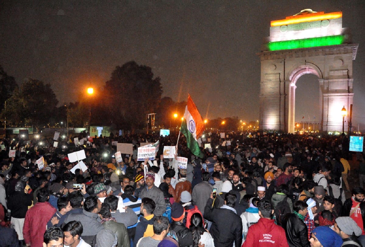 Protesters gathered at India Gate late at night slogans against delhi police