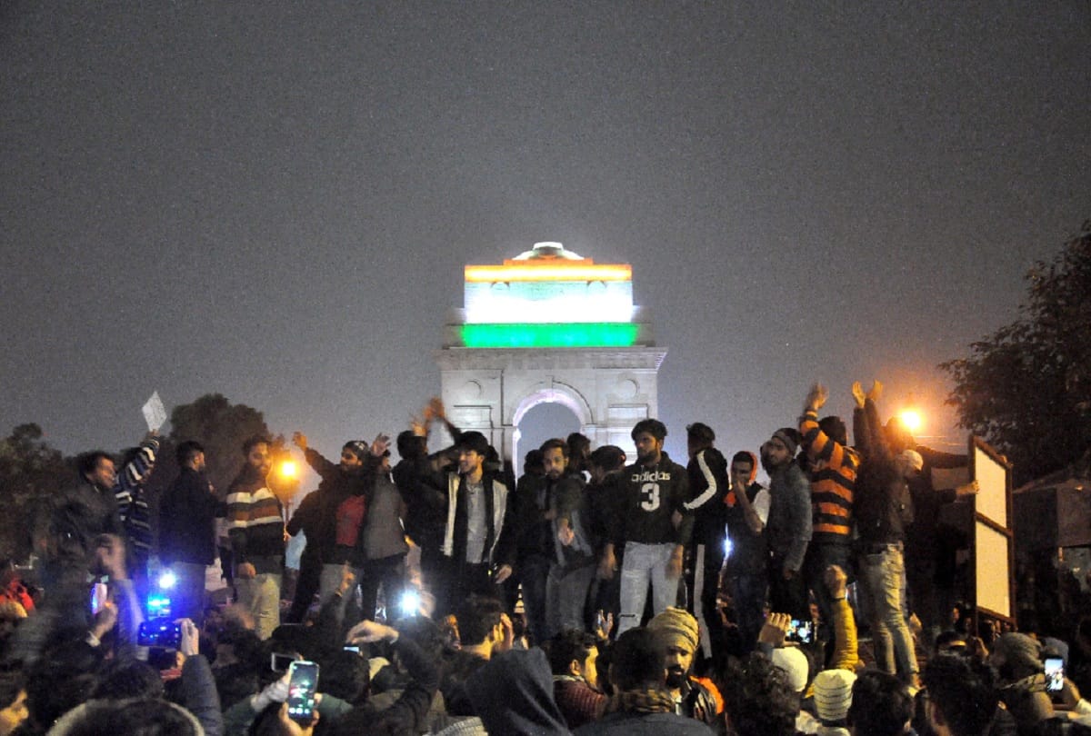 Protesters gathered at India Gate late at night slogans against delhi police