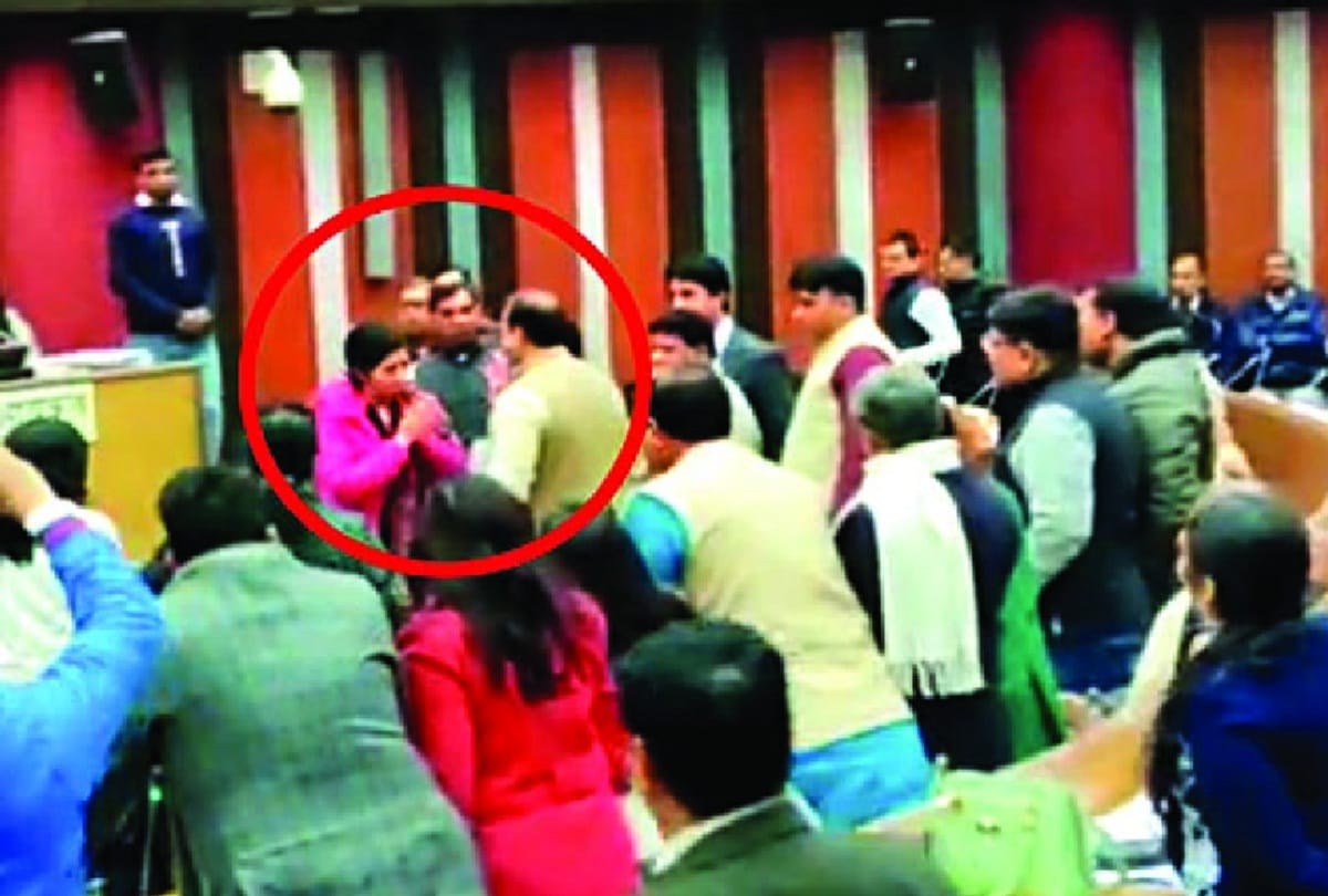 Corporator Varsha Joshi apologized to Leader of Opposition Surjit Singh Panwar