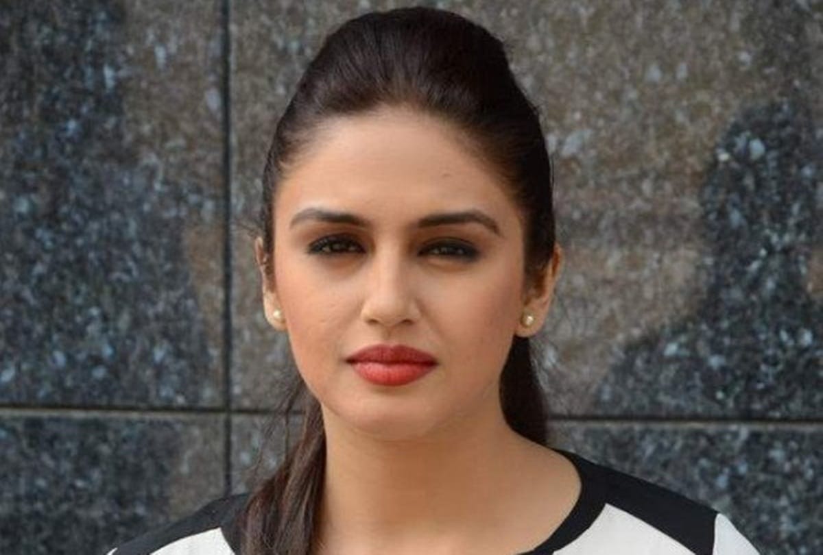 huma qureshi Says Why don’t you just take an axe and start butchering these students