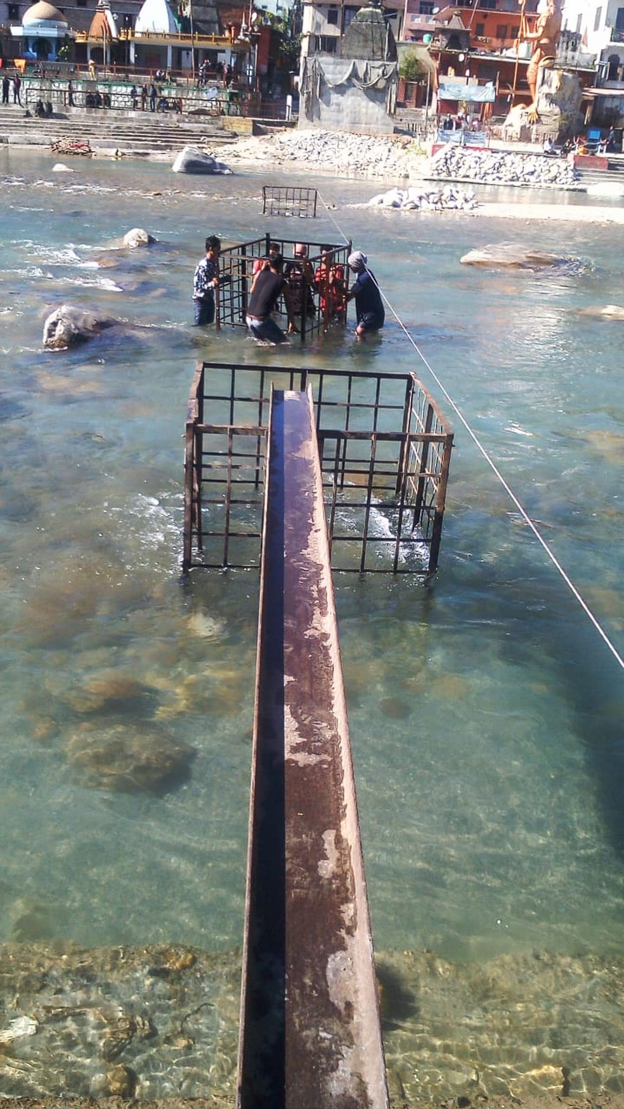Construction of temporary bridge on Saryu river started
