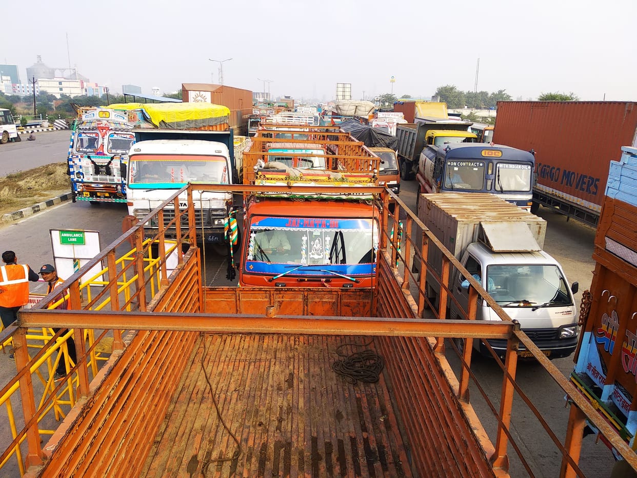 Fastag system breaks, long jam on second day