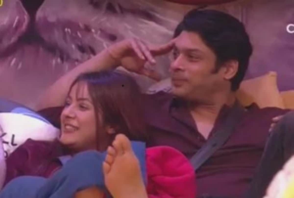 bigg boss 13 shehnaaz gill proposed paras chhabra in front of sidharth shukla