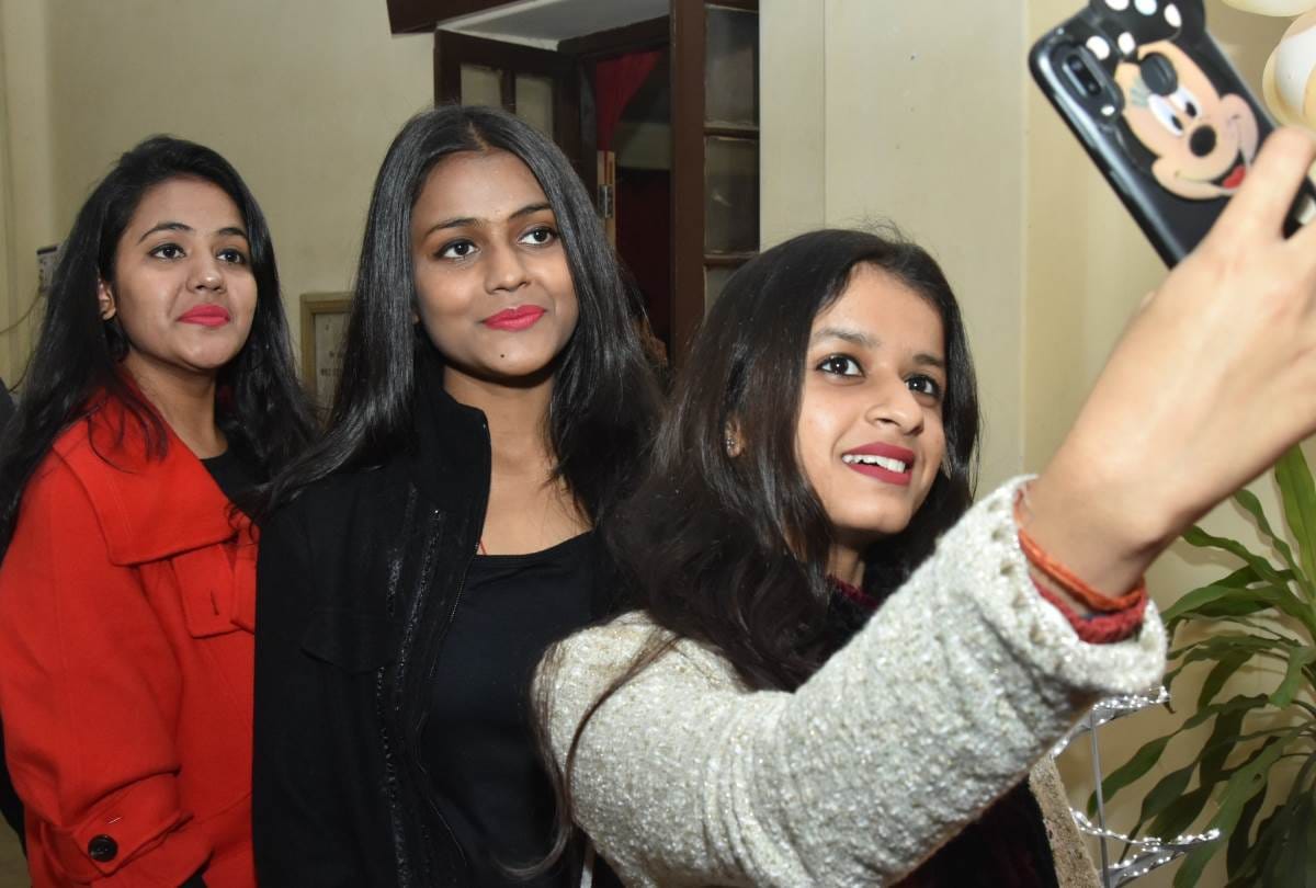 teachers and students celebrated christmas cantata celebration in IT college lucknow