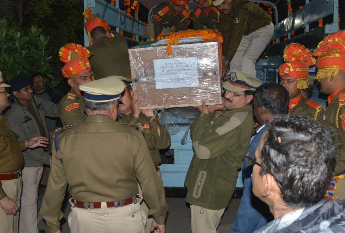 The body of CRPF DIG shailendra vikram singh and his driver reached Lucknow