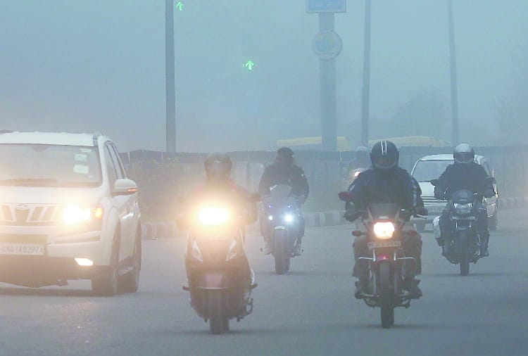 Alert to be carefull during driving in dense fogg, winter season