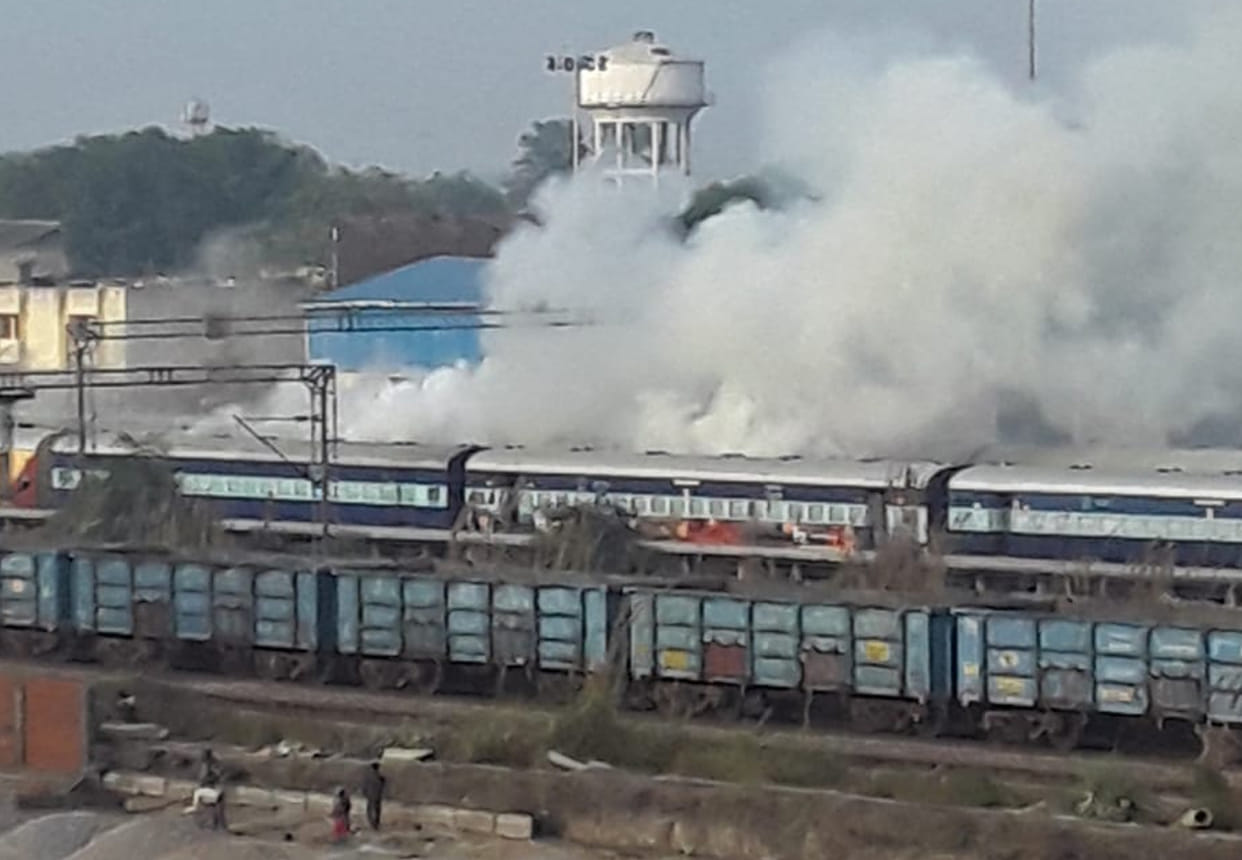 Fire in two coaches of Mumbai special train