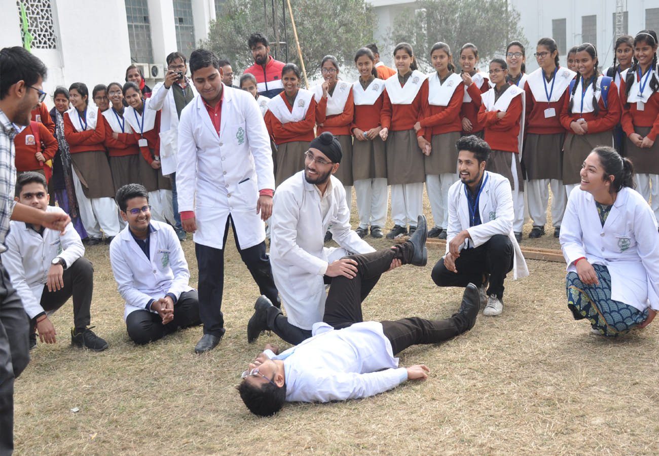 GSVM Medical College annual festival tarang, health test of school children