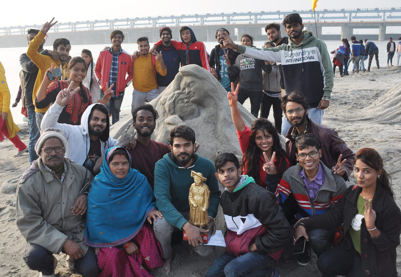 Students of Institute of Fine Arts CSJMU won the national level sand craft competition