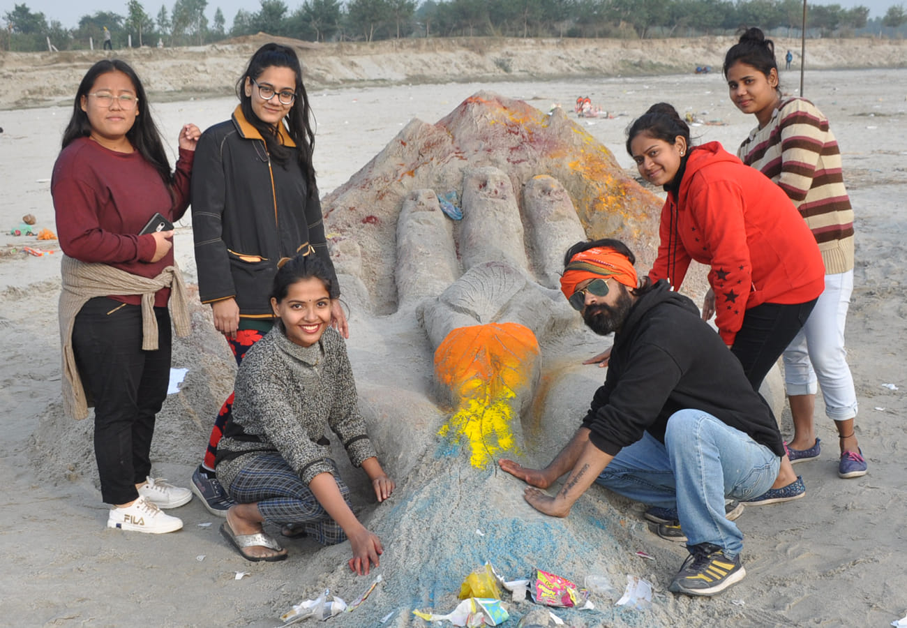 Students of Institute of Fine Arts CSJMU won the national level sand craft competition