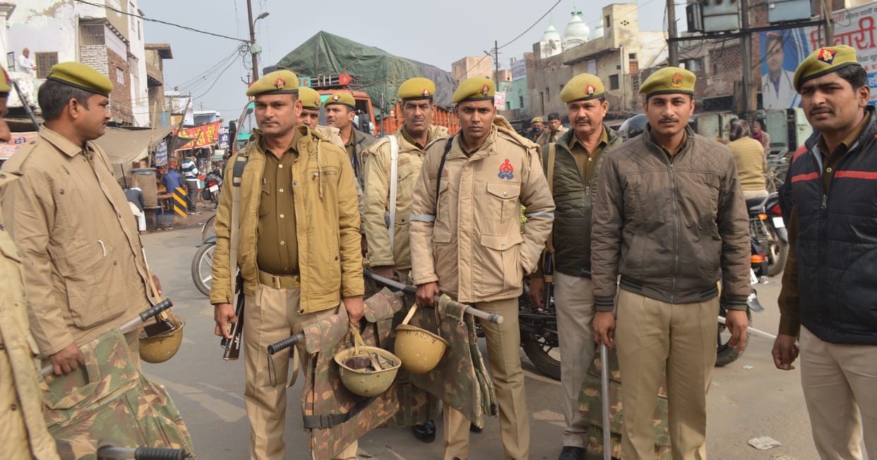 Hathras: After the violence in AMU, the police force of the district went to Aligarh