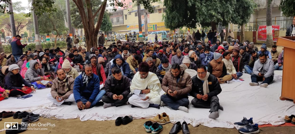 lekhpal protest continue at gorakhpur