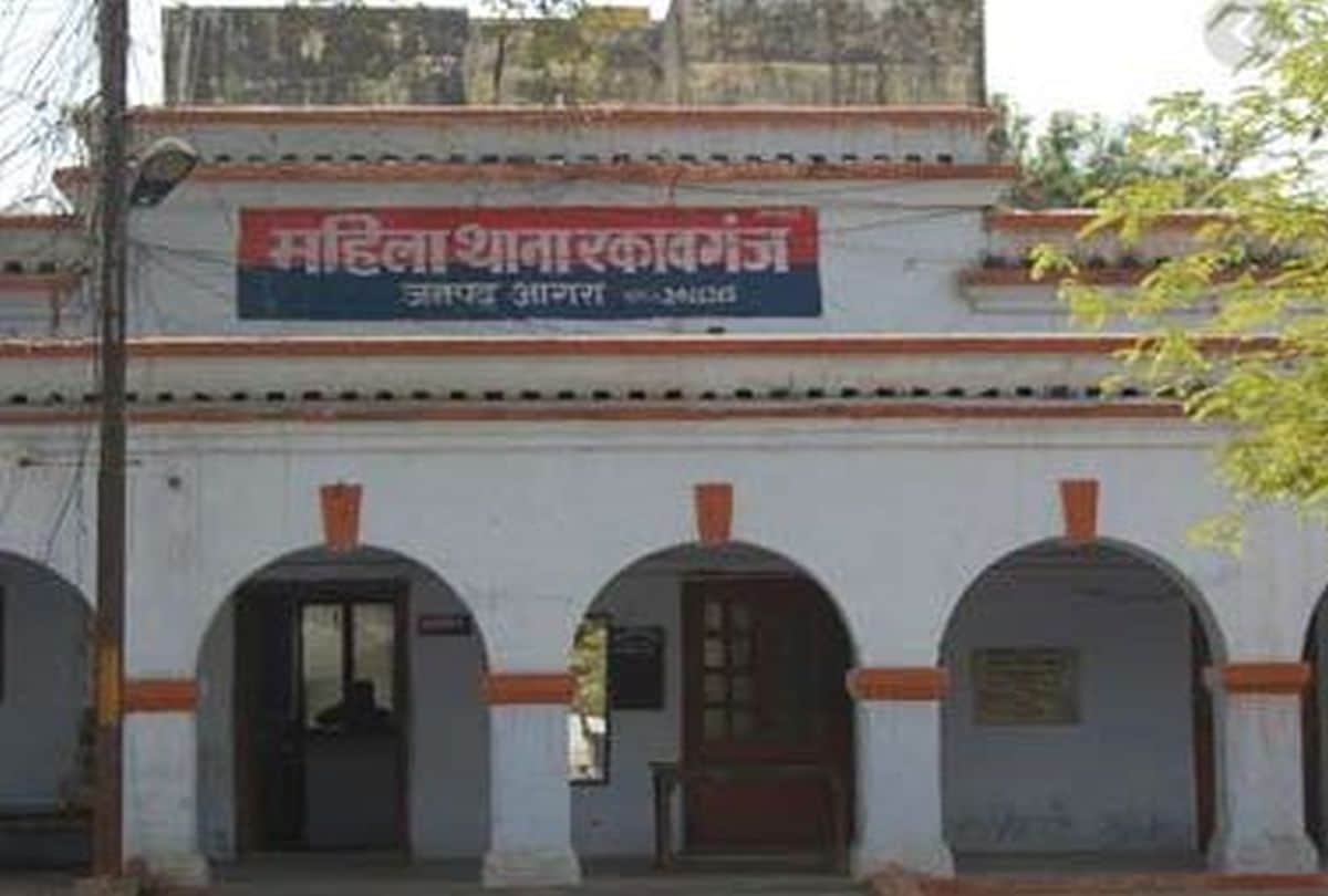 husband took the pregnant wife out of the house victim file complaint in police station agra